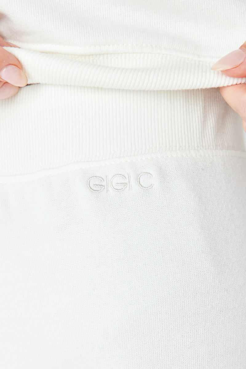 Harlow Fleece Plant in Pearl White GIGI C Logo Detail 
